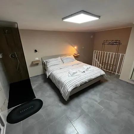 Oversize Apartament Neapol